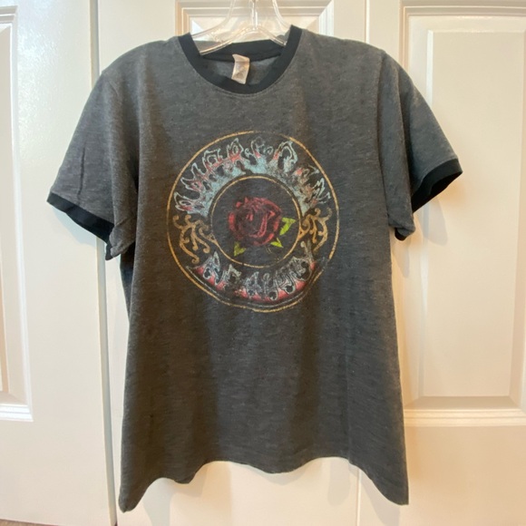 Tops - Vintage-Inspired Gray Short Sleeve Tee with Rose Graphic